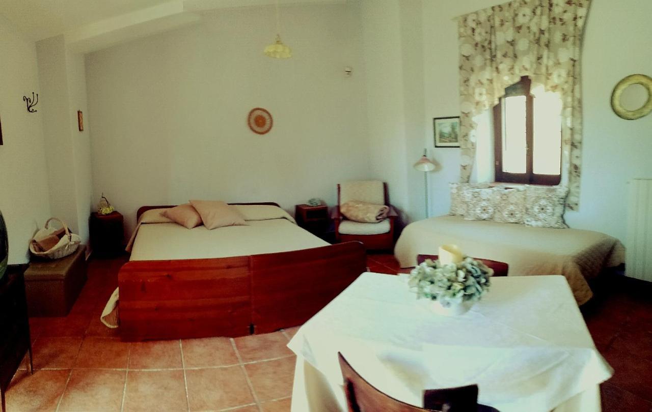Agriturismo Tre Santi Villa Padula Buitenkant foto