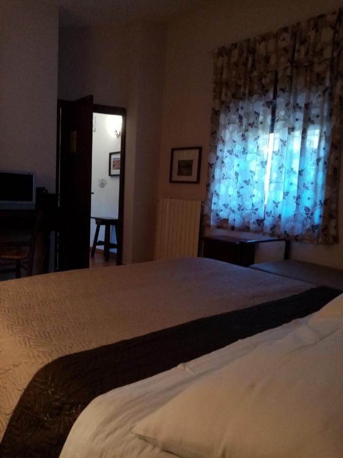 Agriturismo Tre Santi Villa Padula Buitenkant foto
