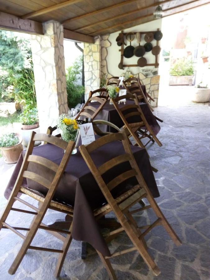 Agriturismo Tre Santi Villa Padula Buitenkant foto