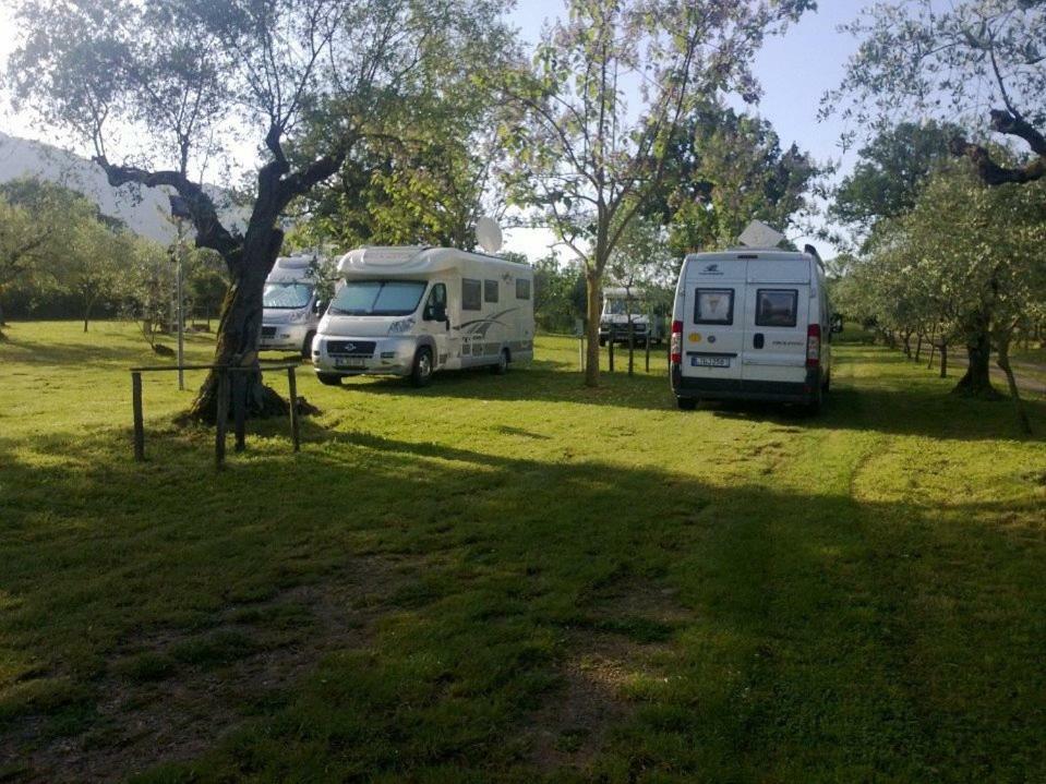 Agriturismo Tre Santi Villa Padula Buitenkant foto