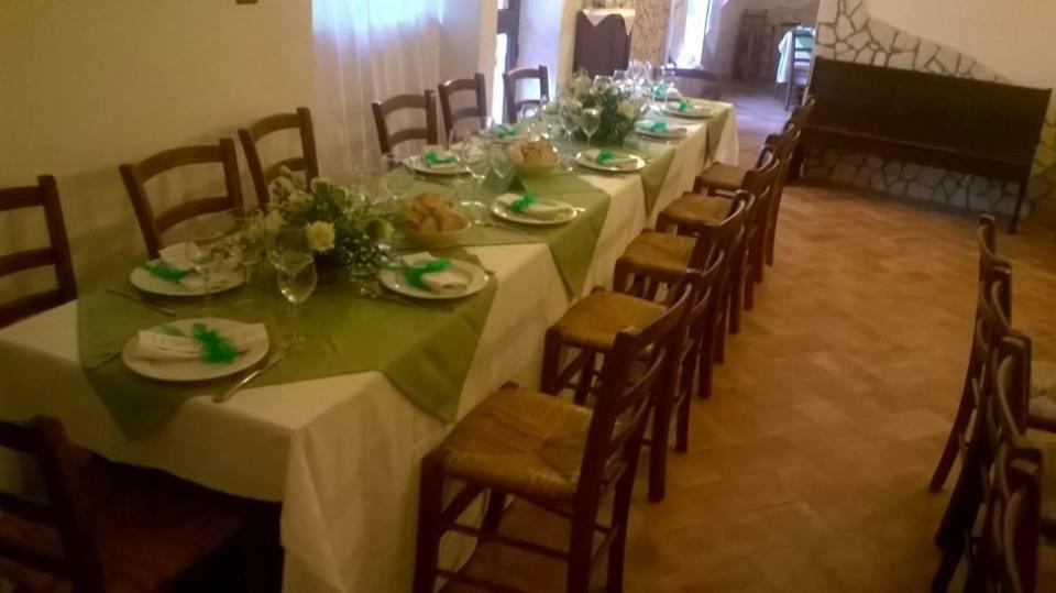 Agriturismo Tre Santi Villa Padula Buitenkant foto